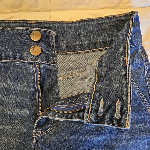 d. jeans Women's Distressed Wash Denim Jean Shorts - Size 6 - Picture 4 of 9